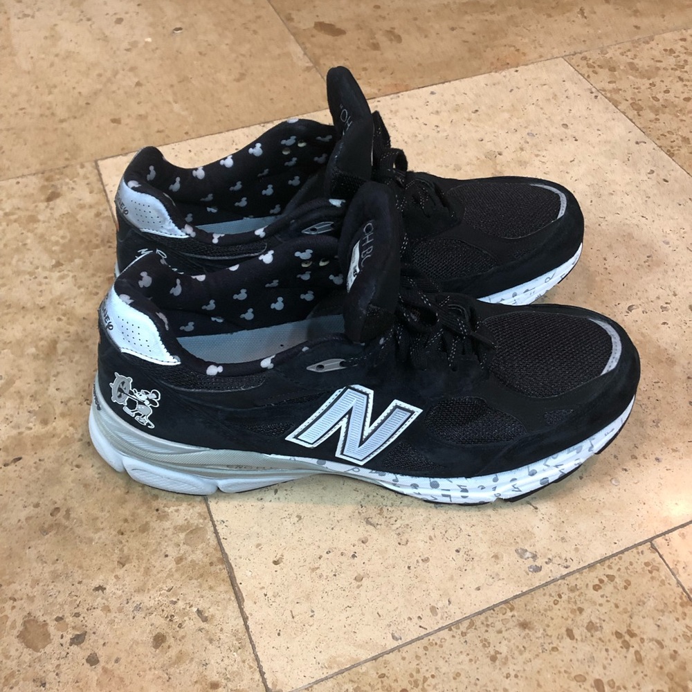Limited Edition runDisney New Balance Mickey Mouse Mens shoe
